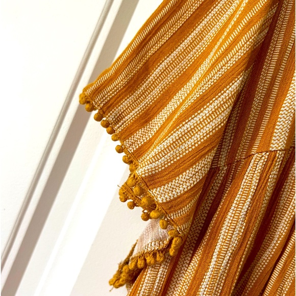 Orange Creek embroidered top. Size L. Flowy pattern with embroidered top detail - Picture 4 of 5